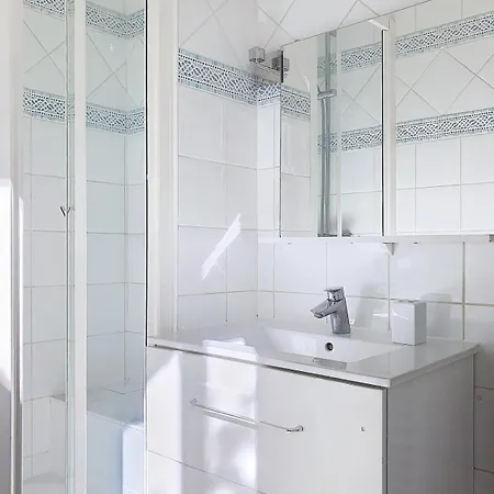 Апартаменты Charming 2 With Private Garden